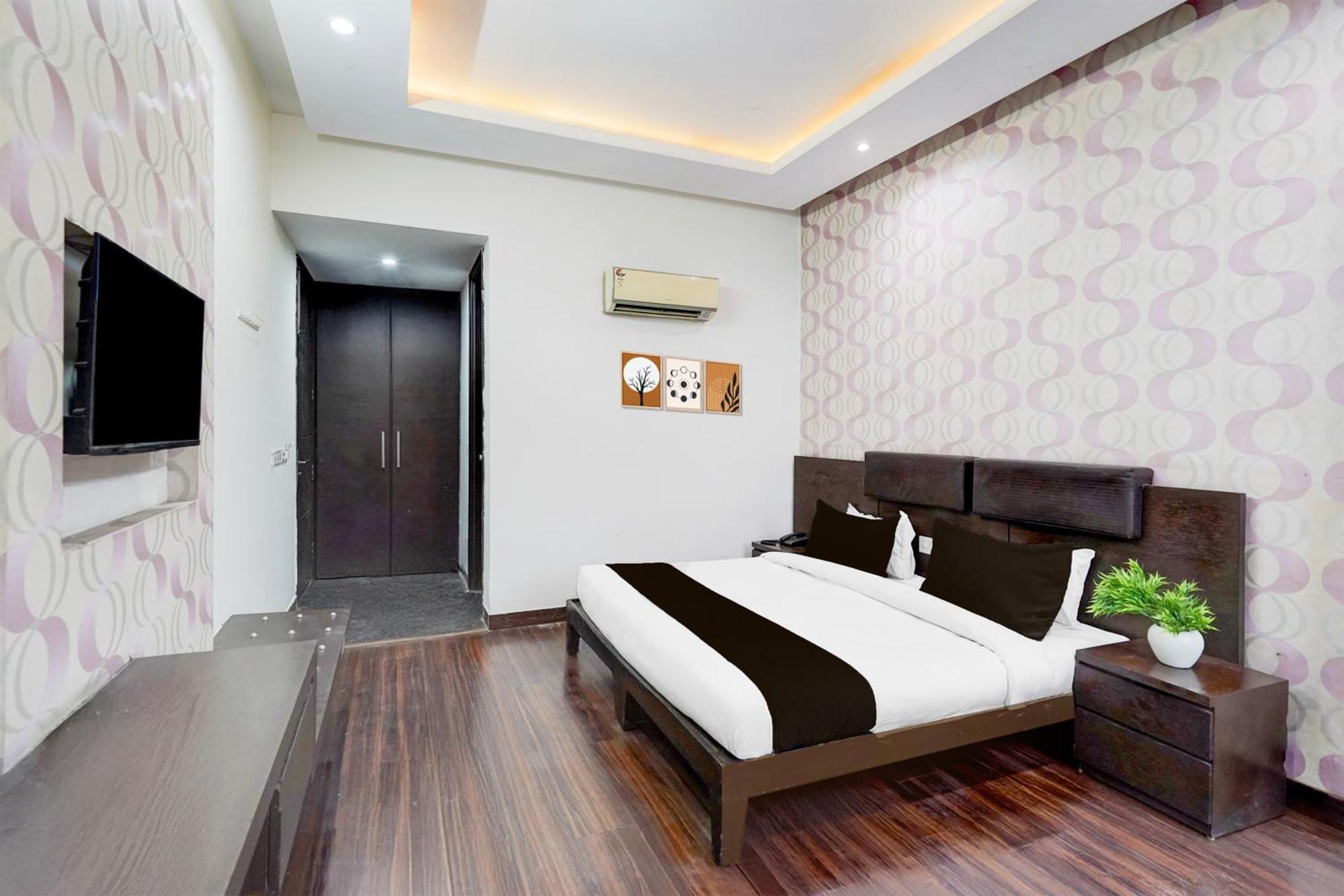 Super Townhouse Sector 51 Noida Near Metro Station Hotel Luaran gambar