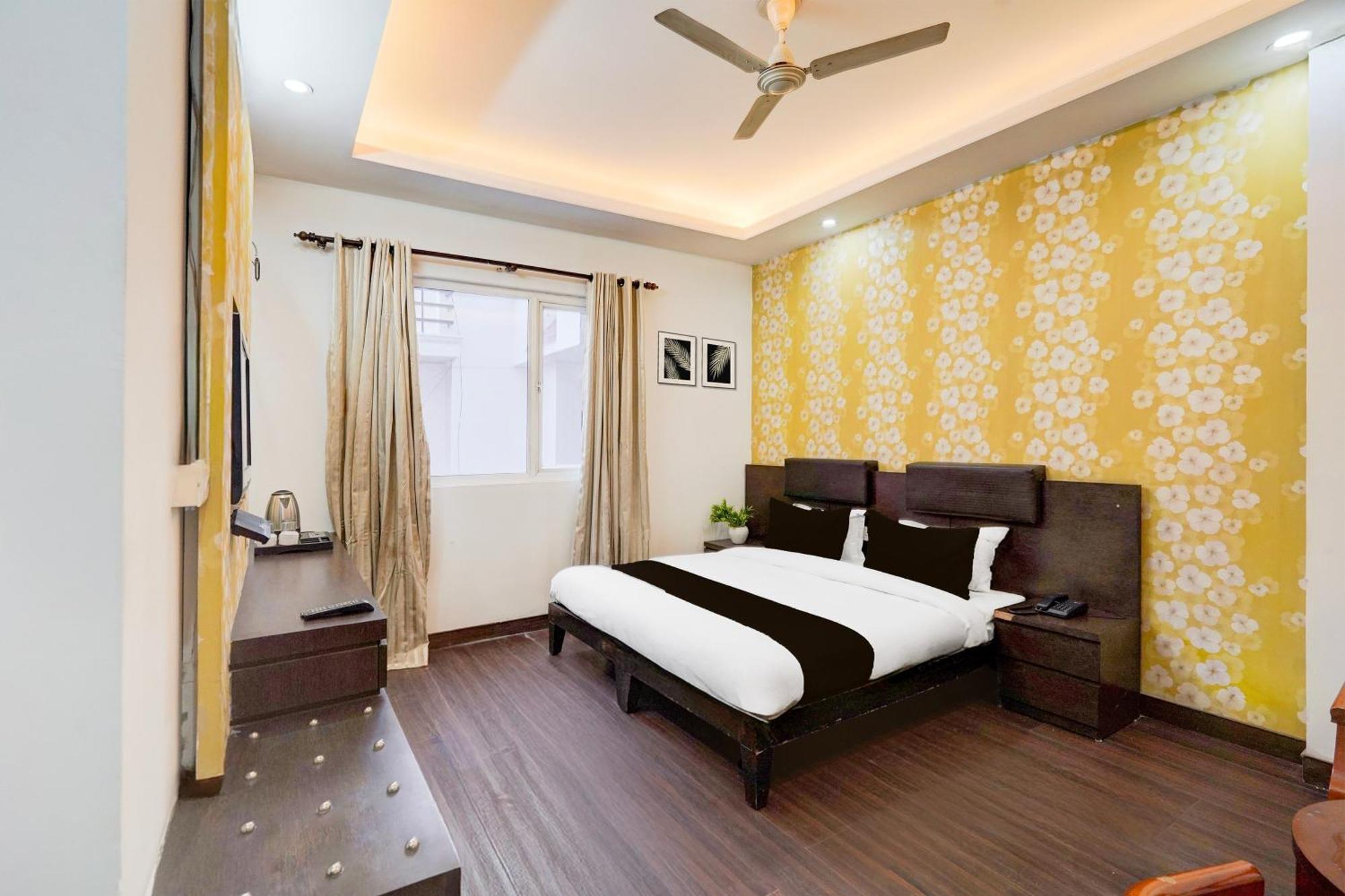 Super Townhouse Sector 51 Noida Near Metro Station Hotel Luaran gambar
