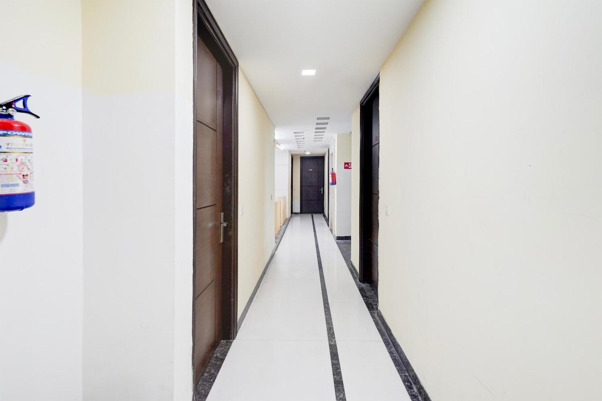Super Townhouse Sector 51 Noida Near Metro Station Hotel Luaran gambar