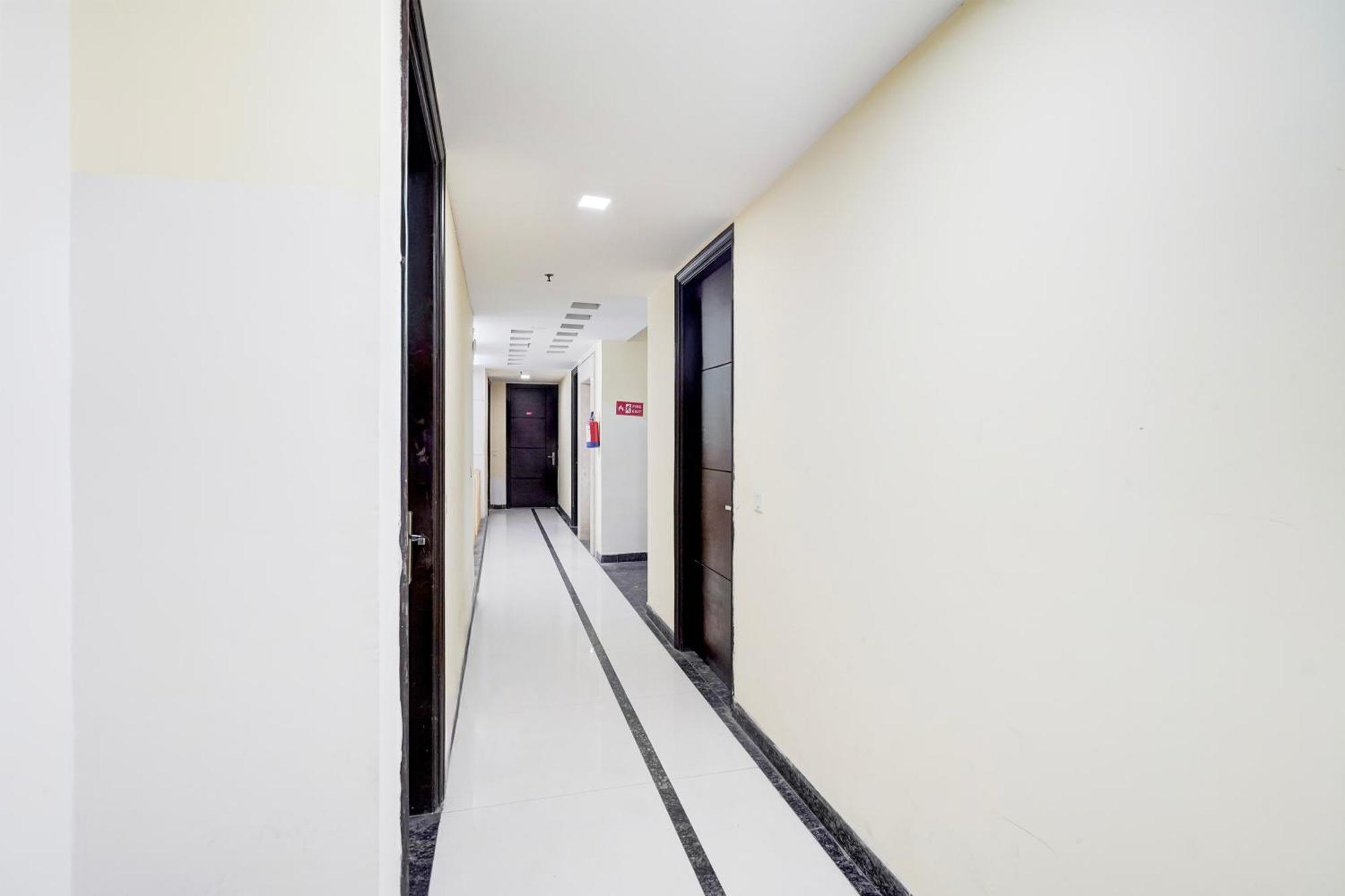 Super Townhouse Sector 51 Noida Near Metro Station Hotel Luaran gambar