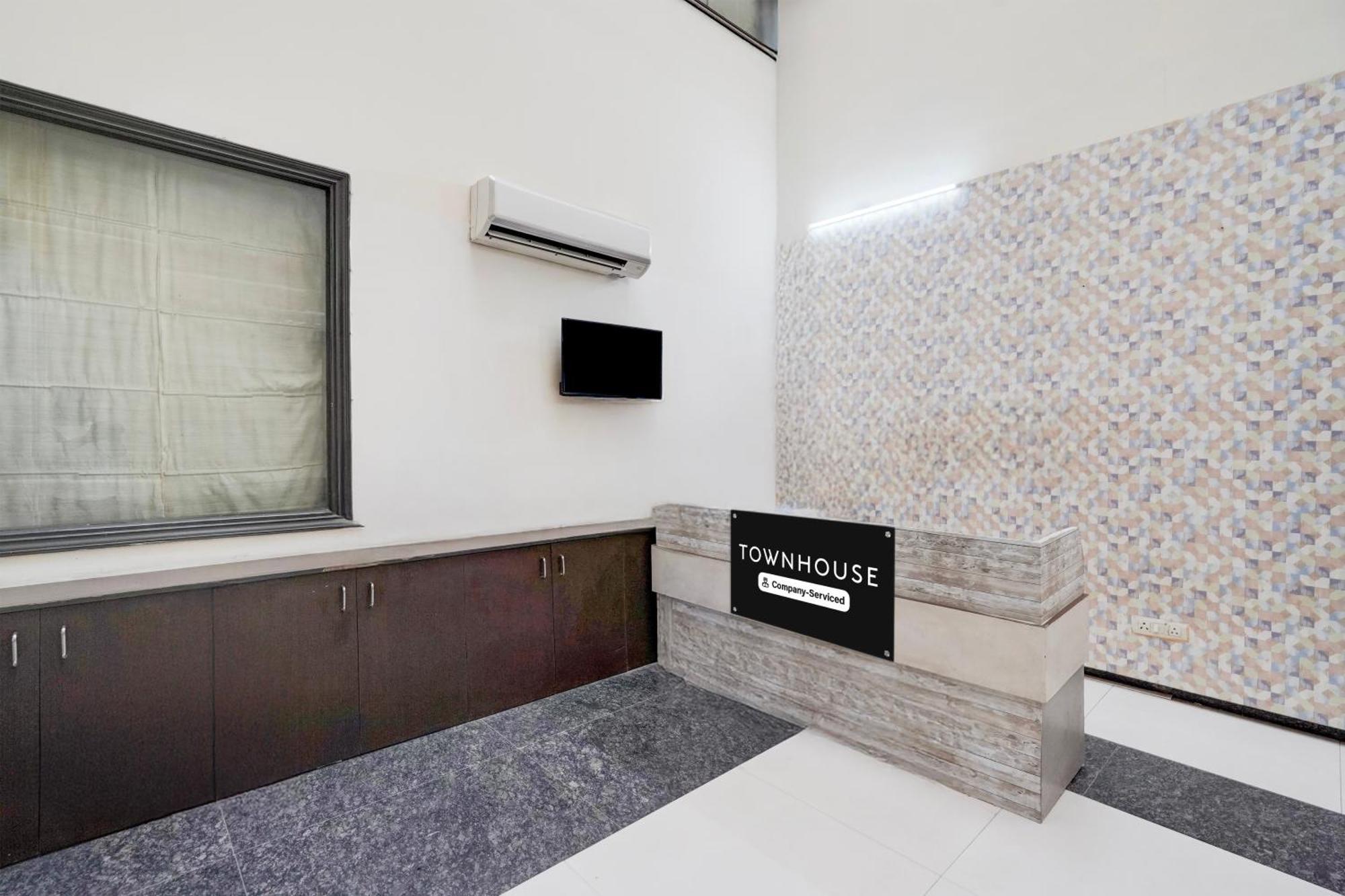 Super Townhouse Sector 51 Noida Near Metro Station Hotel Luaran gambar